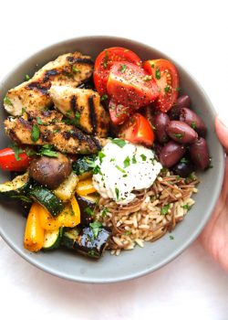 Greek Chicken Souvlaki Bowls with Roasted Vegetables - Simple marinated chicken served in a bowl with roasted veggies and topped with tzatziki sauce. Serve it with rice or pita bread! #mealprep #chickensouvlaki #greekchicken | Littlespicejar.com