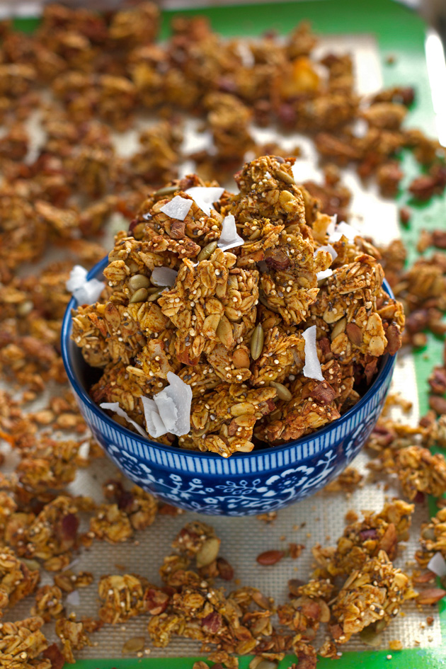 CRUNCHY PUMPKIN SPICE GRANOLA WITH BIG CLUSTERS